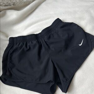 Nike girls tempo running shorts